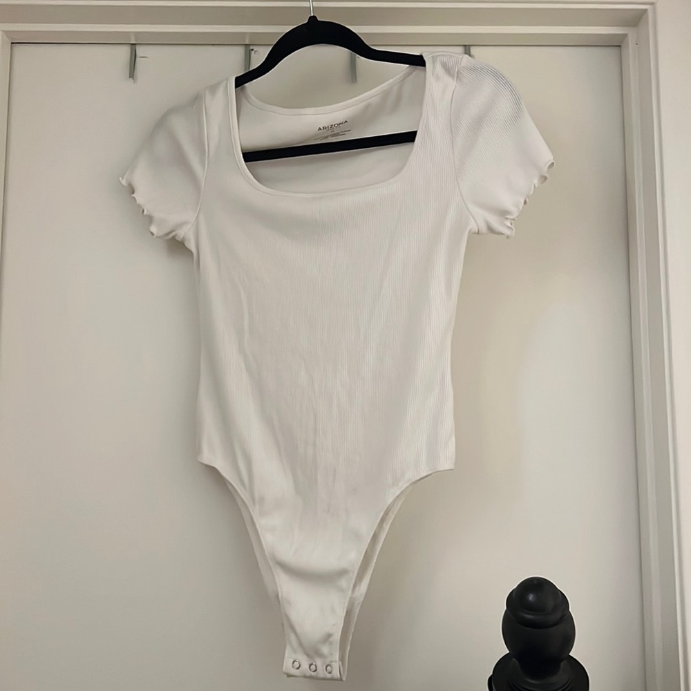 bodysuit. white. square neckline. ruffled sleeves.